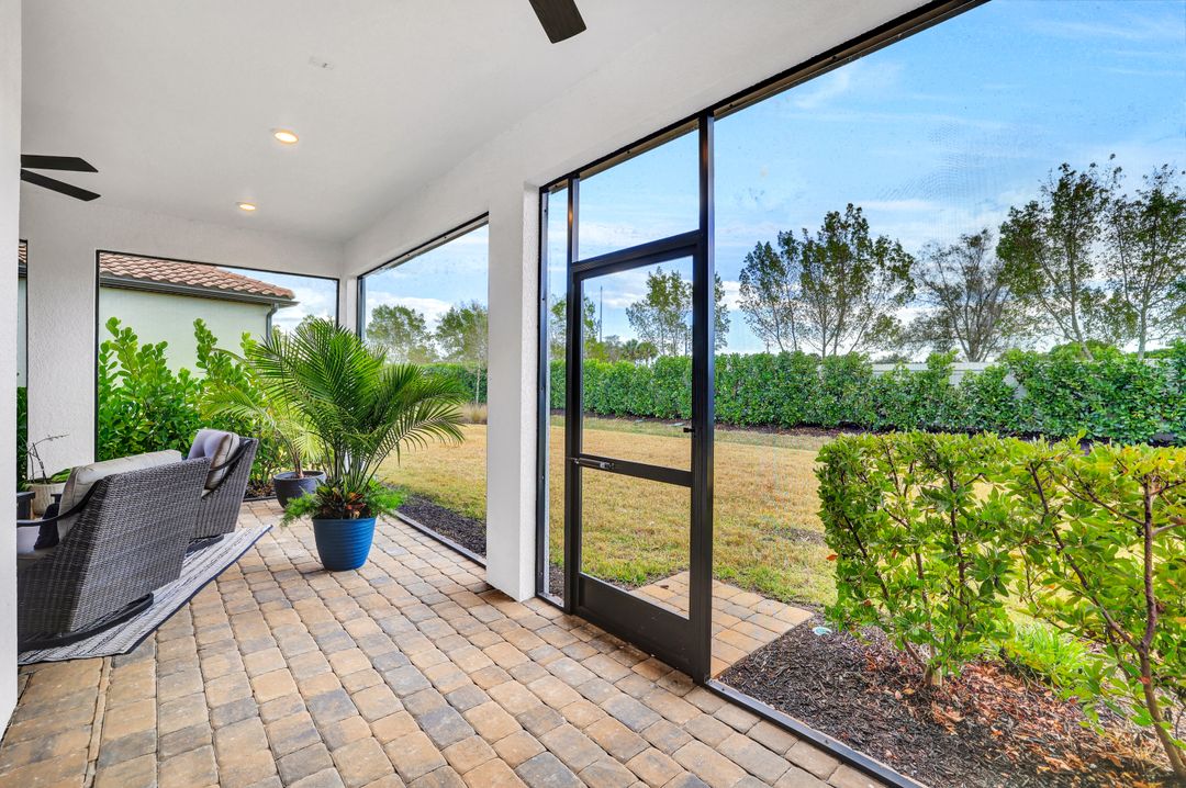 1952 Yellowfin Cir, Naples, FL 34114