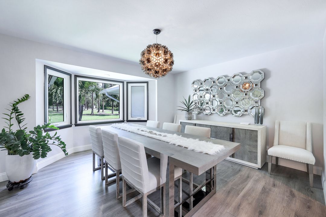 6010 Standing Oaks Ln, Naples, FL 34119