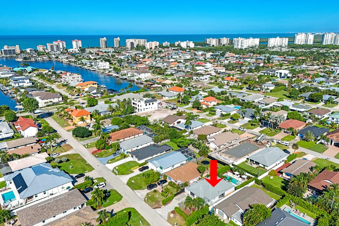 537 104th Ave N, Naples, FL 34108