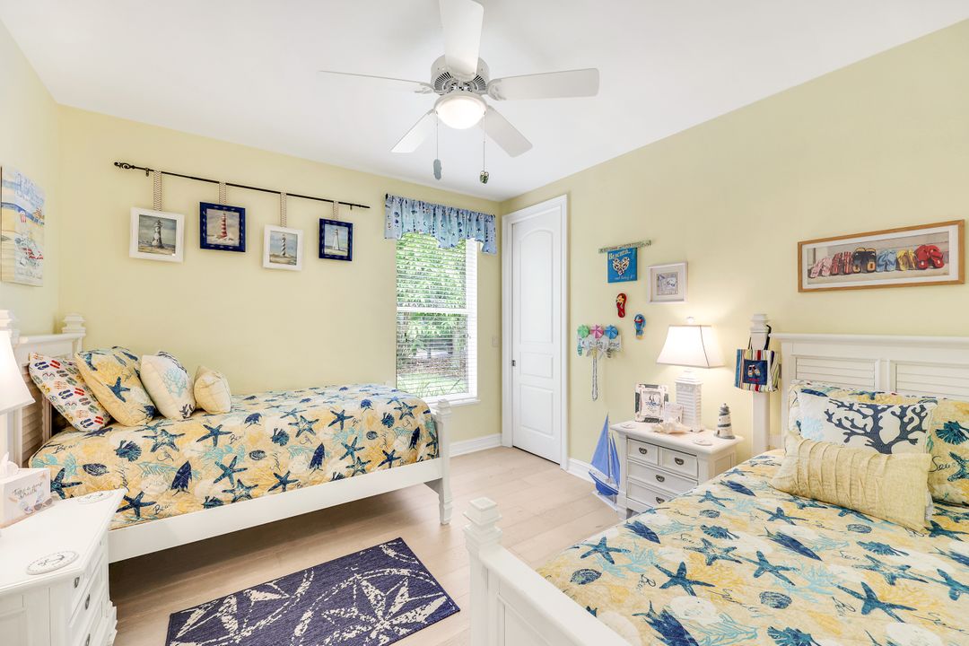 5926 Amberwood Dr, Naples, FL 34110