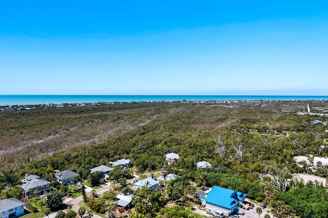 2130 Sunset Cir, Sanibel, FL 33957