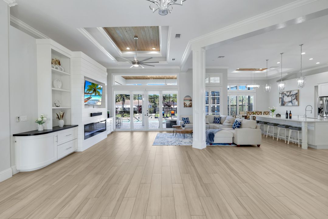 90 22nd Ave NW, Naples, FL 34120