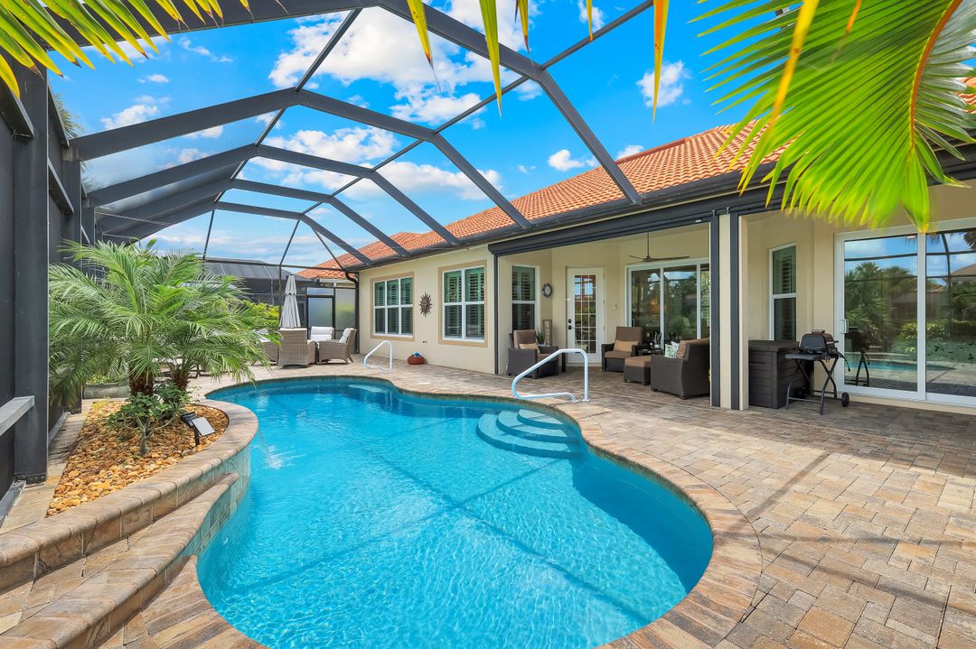 8223 Potomac Ln, Naples, FL 34104