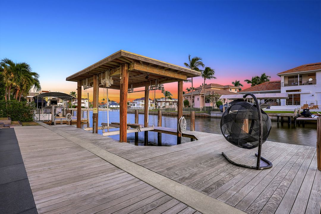 260 Channel Dr, Naples, FL 34108