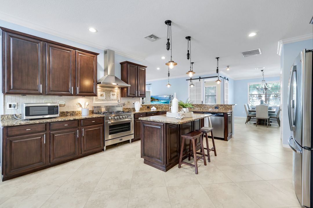 3783 Treasure Cove Cir, Naples, FL 34114