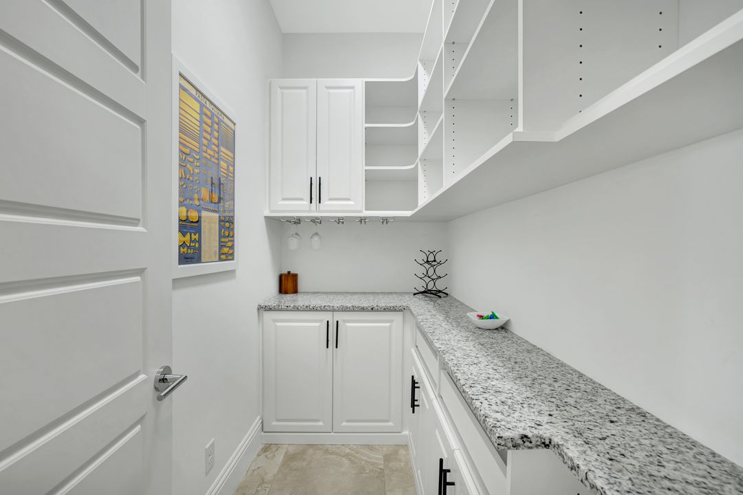 16 Willoughby Dr, Naples, FL 34110