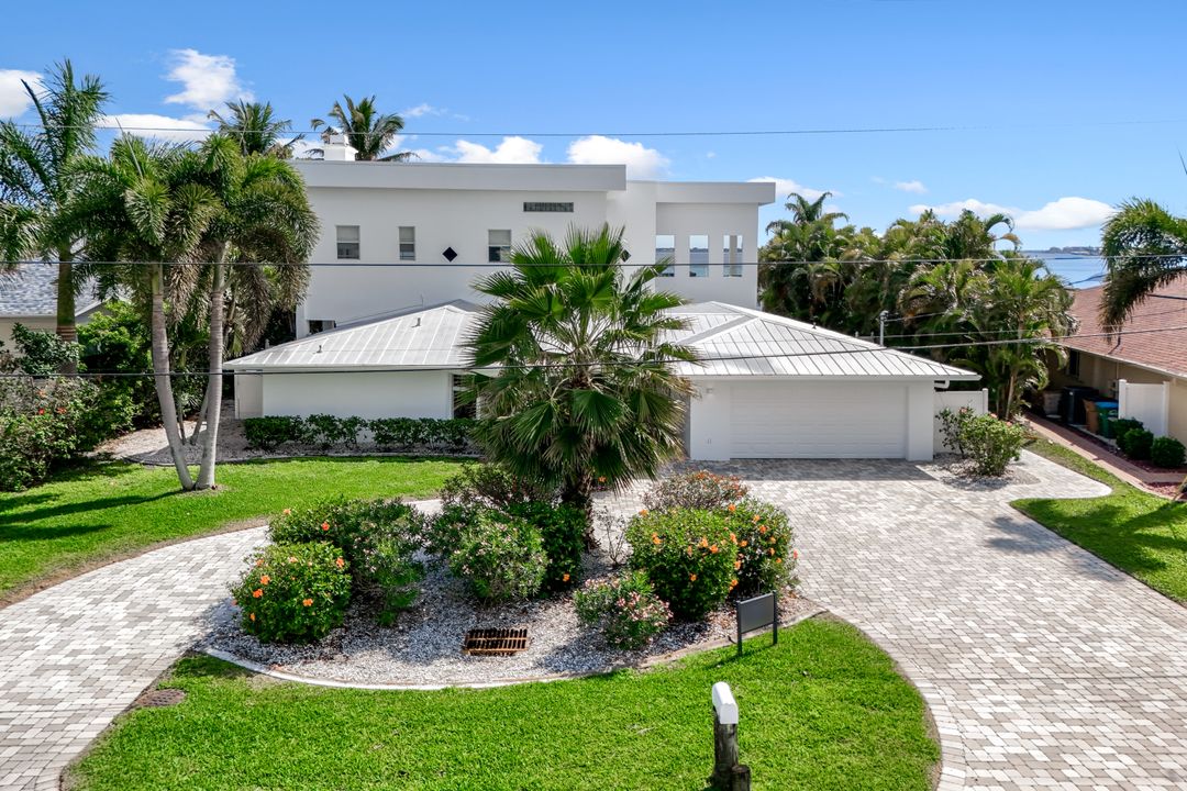 2302 SE 28th St, Cape Coral, FL 33904