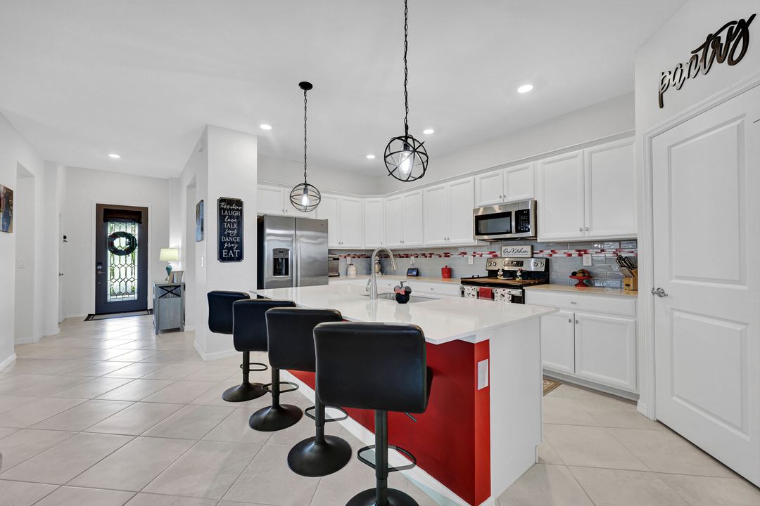 2622 Scarlet Wy, Naples, FL 34120