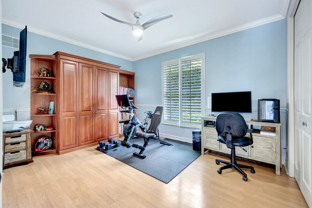9833 Clear Lake Cir, Naples, FL 34109