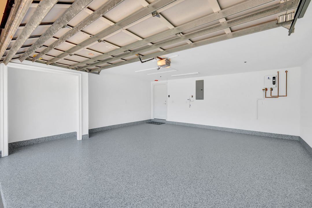 563 Park Shore Dr, Naples, FL 34103