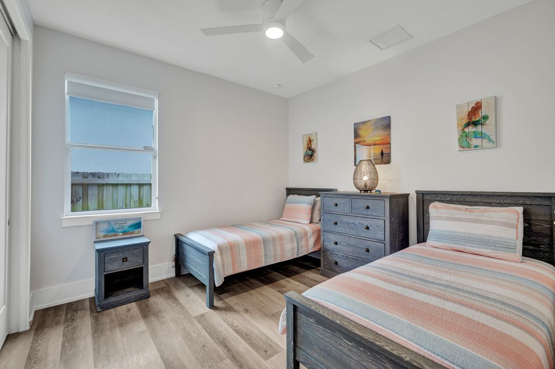 574 94th Ave N, Naples, FL 34108