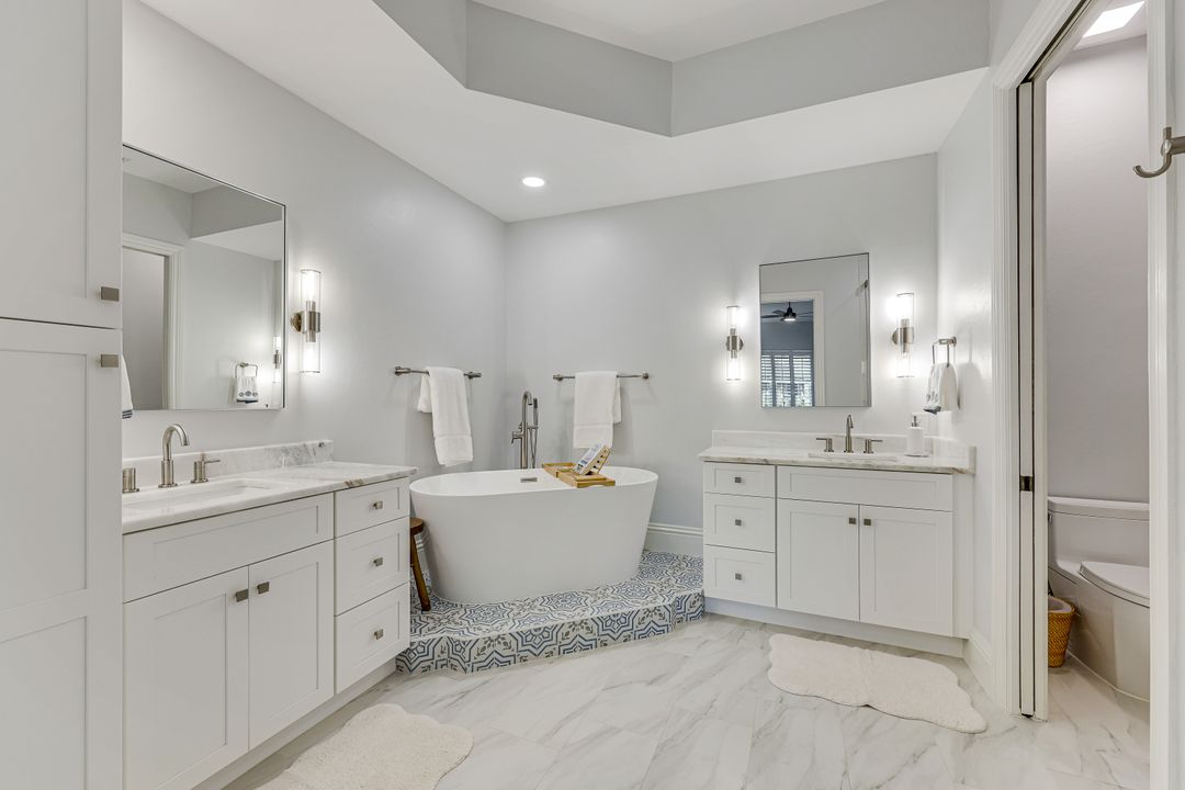 831 Sailaway Ln #202, Naples, FL 34108