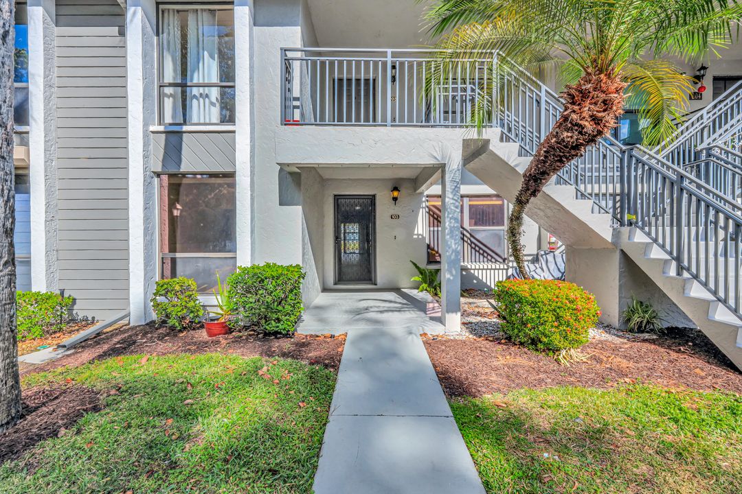 1227 Commonwealth Cir, Naples, FL 34116