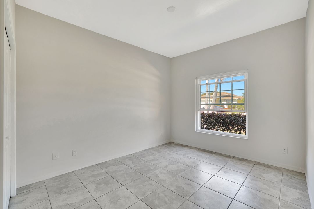 173 Stanhope Cir, Naples, FL 34104