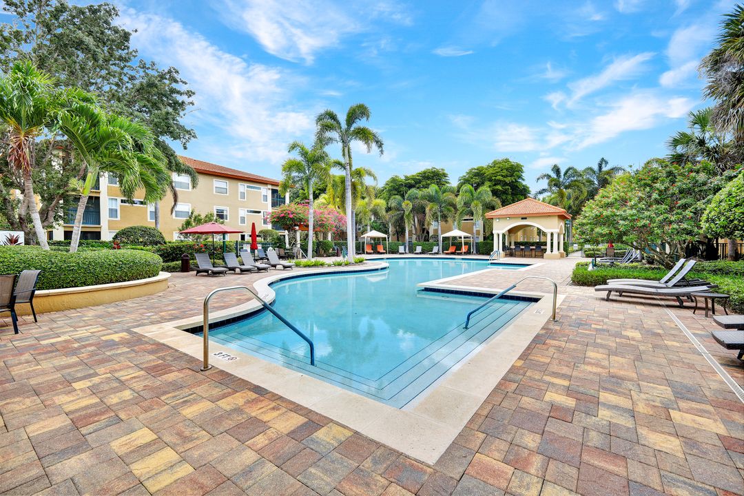 8880 Colonnades Ct W #427, Bonita Springs, FL 34135