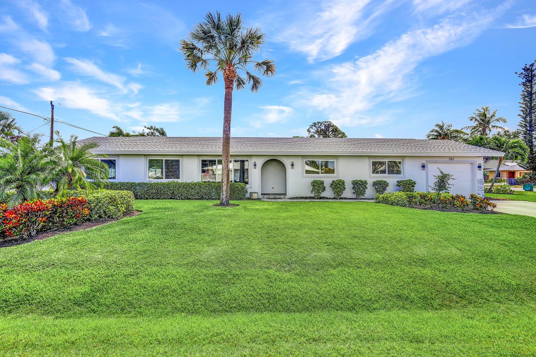 701 93rd Ave N, Naples, FL 34108