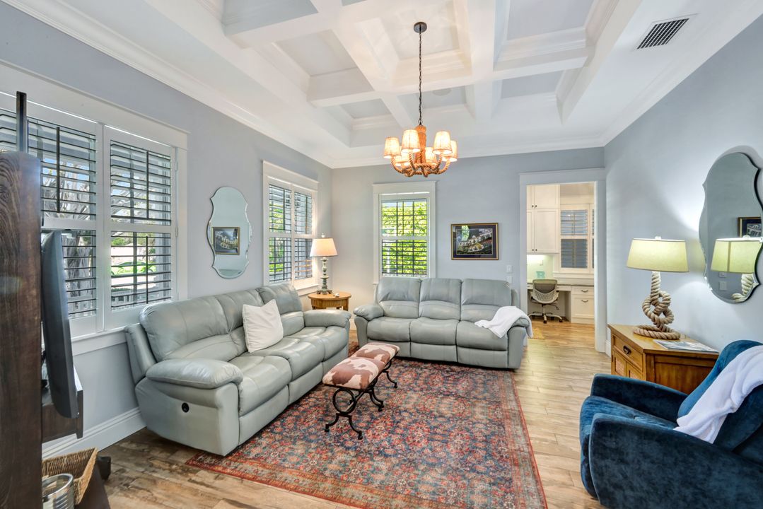 5288 Sand Dollar Ln, Naples, FL 34103