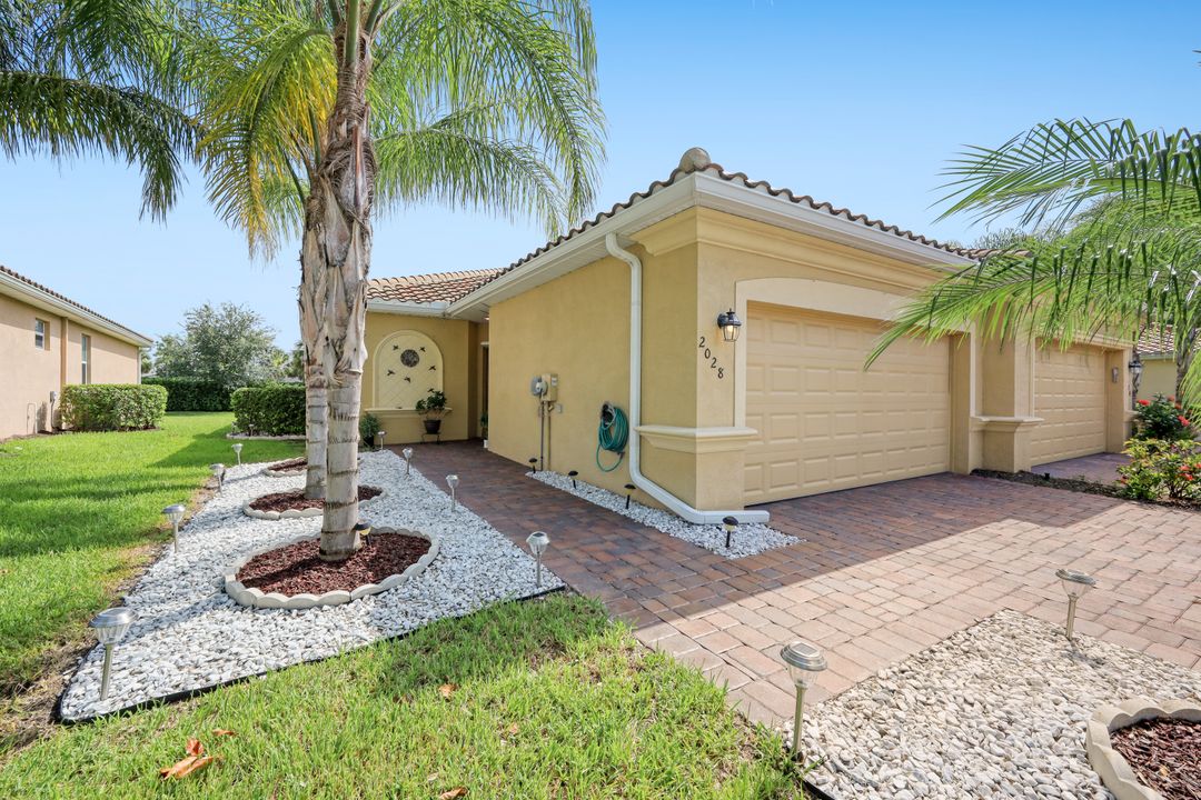 2028 Wellington St, Naples, FL 34120