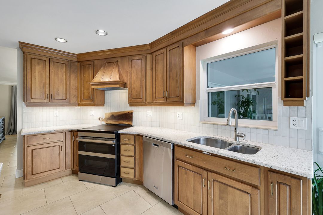 204 SE 20th Pl, Cape Coral, FL 33990