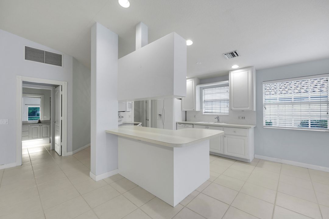 4922 Kingston Way, Naples, FL 34119