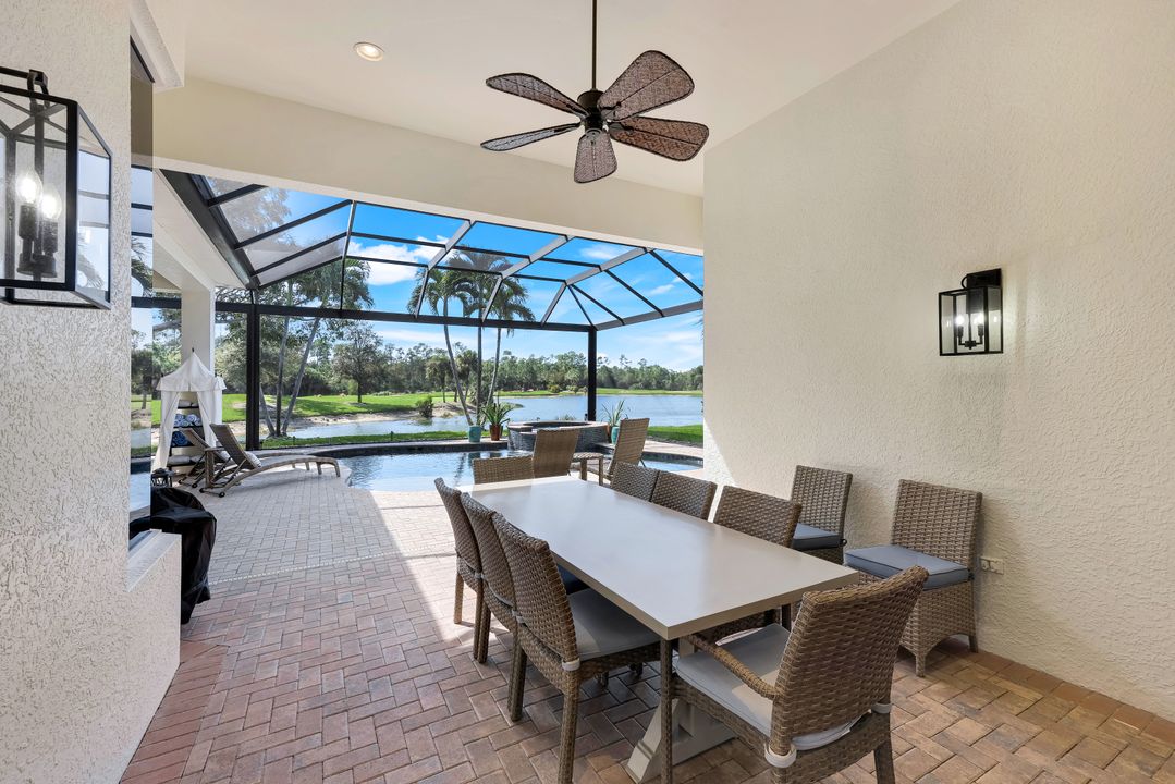 5092 Cerromar Dr, Naples, FL 34112