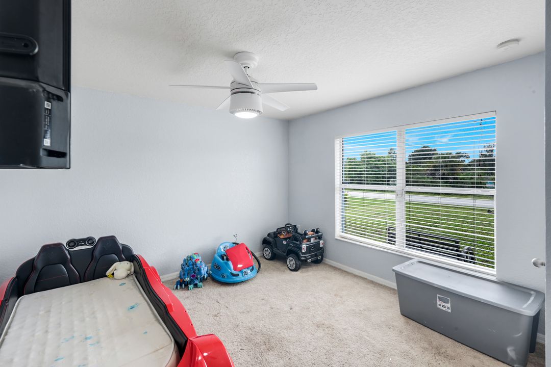 438 Willowbrook Dr, Lehigh Acres, FL 33972