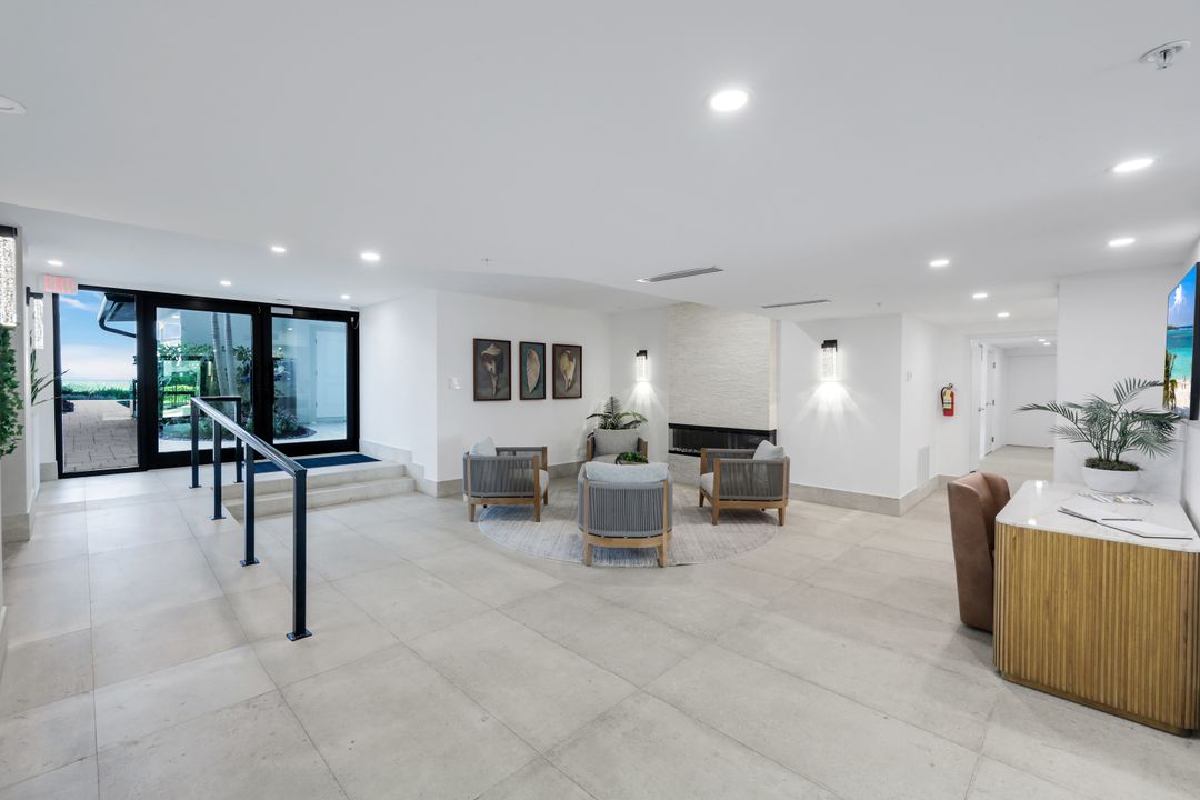 9653 Gulf Shore Dr #303, Naples, FL 34108