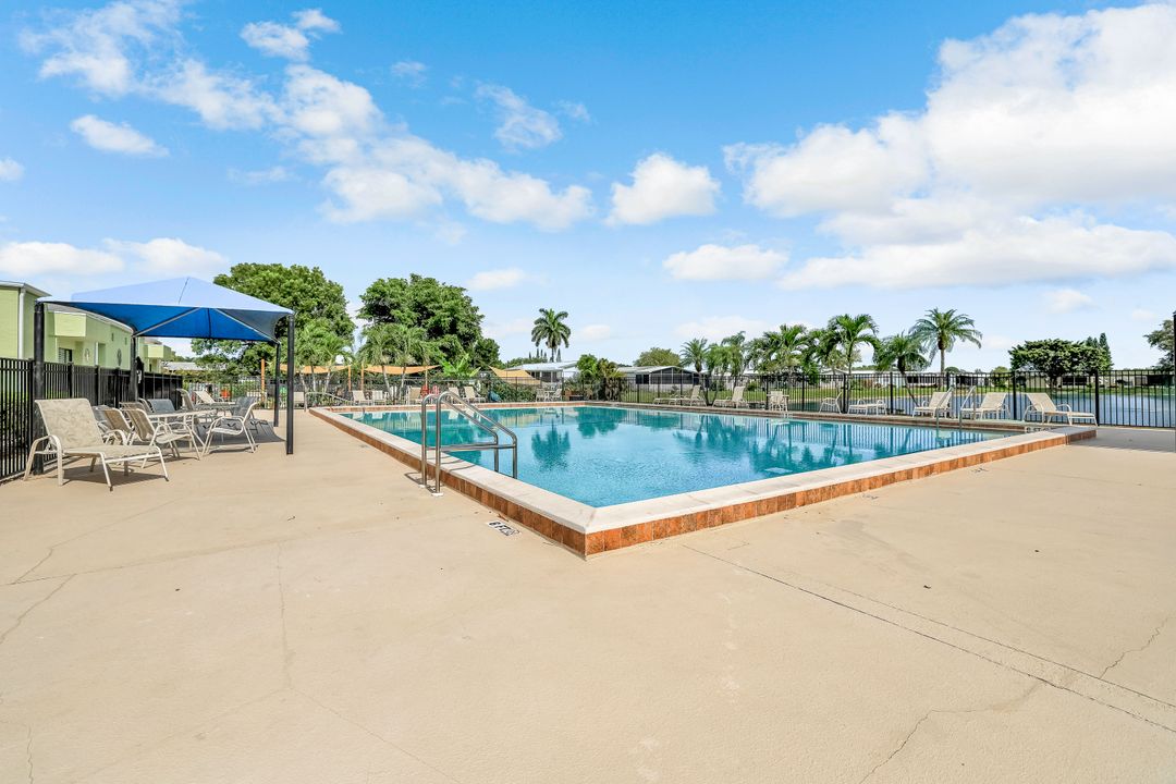 33 Covey Ln #33, Naples, FL 34114