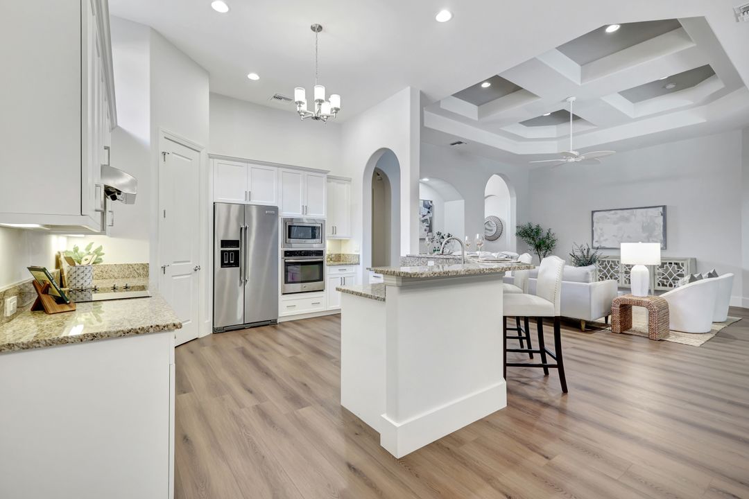 5717 Hammock Isles Dr, Naples, FL 34119