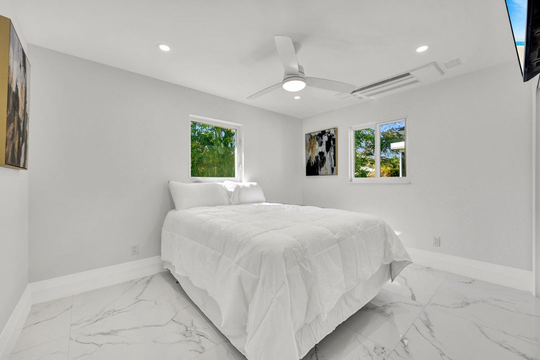 20 Kings Rd, Naples, FL 34112