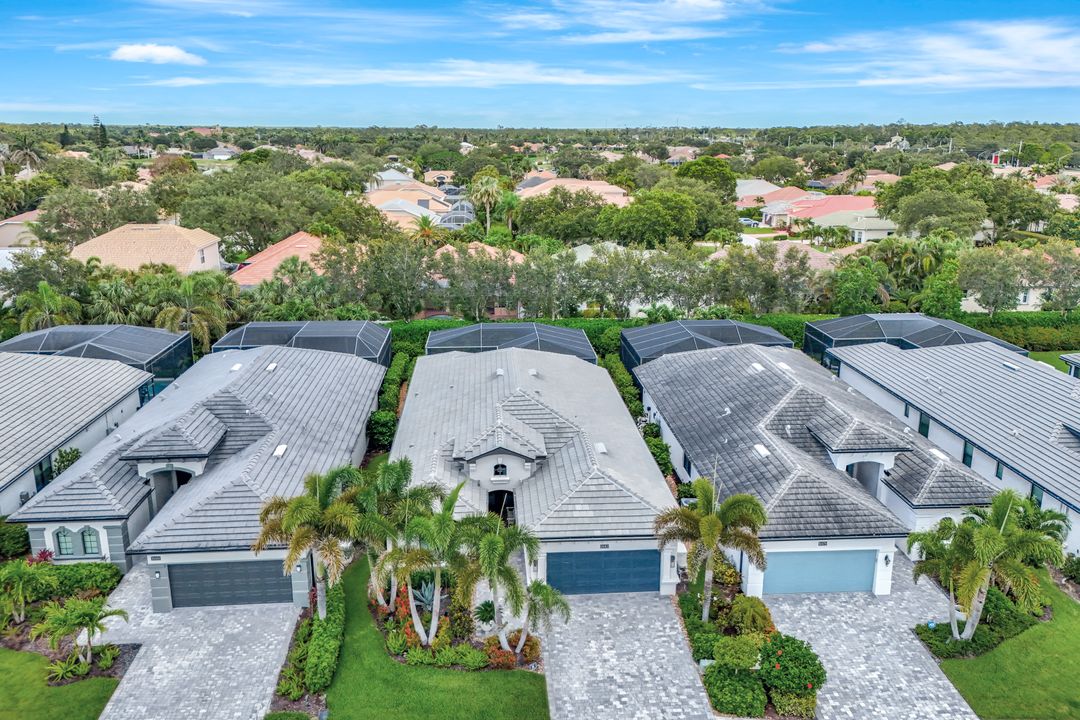 10082 Palazzo Dr, Naples, FL 34119