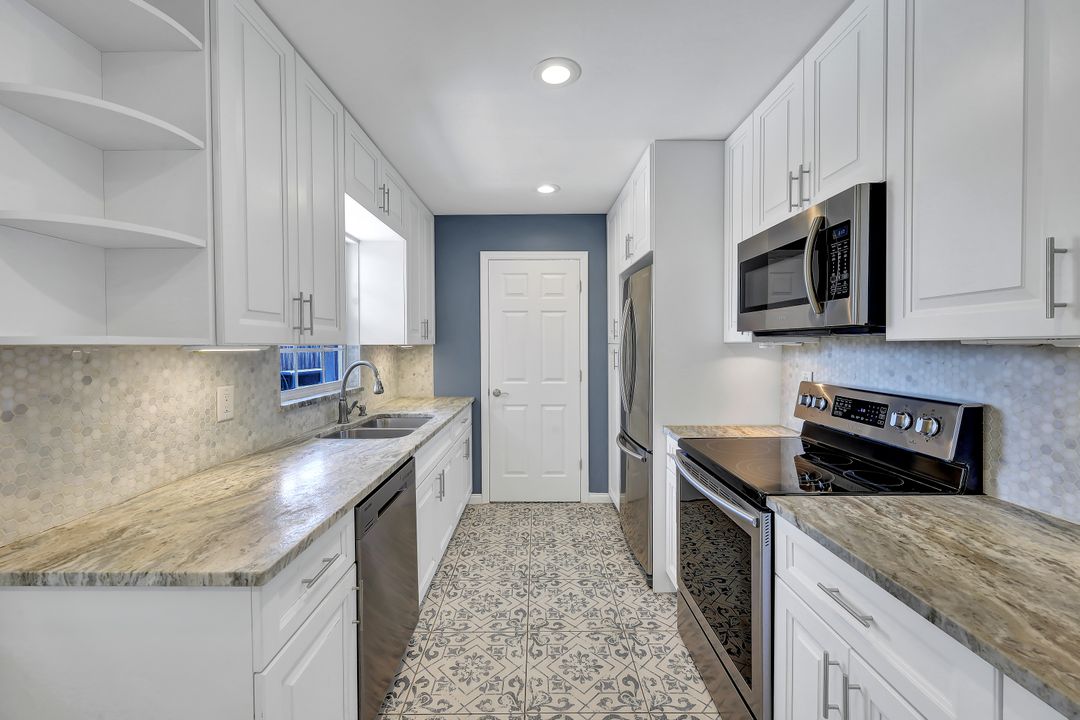 3950 Mohawk Pl, Naples, FL 34112