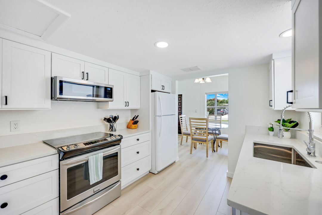 631 108th Ave N, Naples, FL 34108