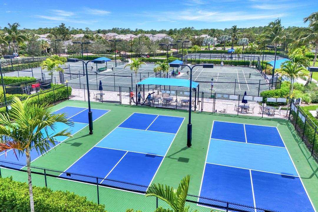 9721 Everglades Dr, Naples, FL 34120