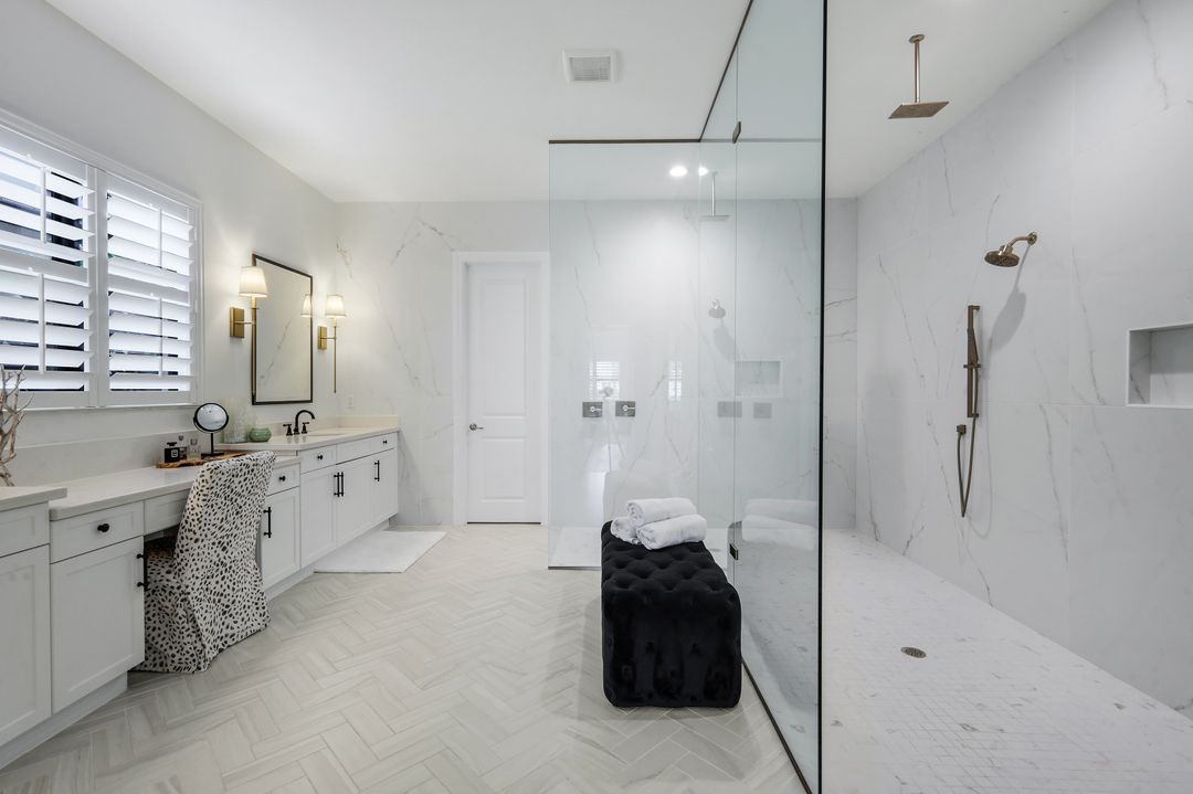 9458 Greenleigh Ct, Naples, FL 34120
