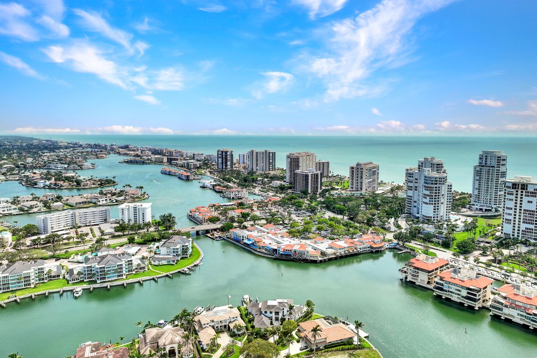 529 Neapolitan Way, Naples, FL 34103