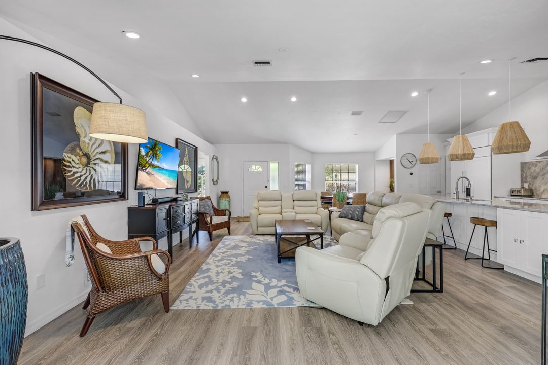 911 Ironwood Ct, Marco Island, FL 34145