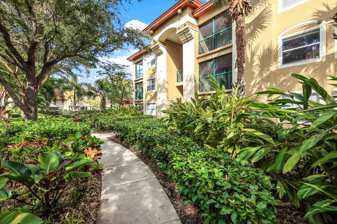 8960 Colonnades Ct E #926, Bonita Springs, FL 34135