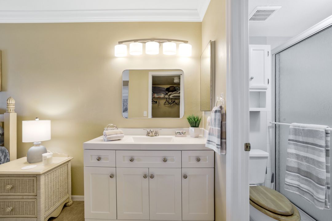 1045 Mainsail Dr #402, Naples, FL 34114