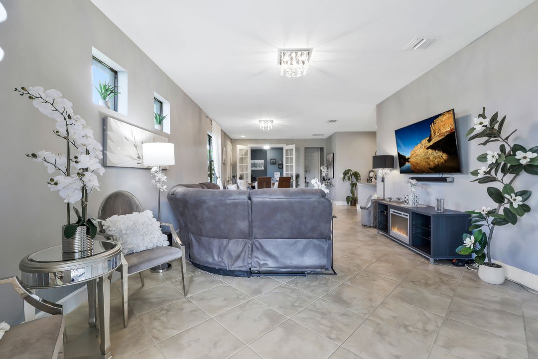 7659 Jacaranda Ln, Naples, FL 34114