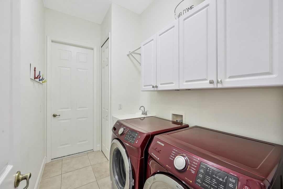 3724 Surfside Blvd, Cape Coral, FL 33914