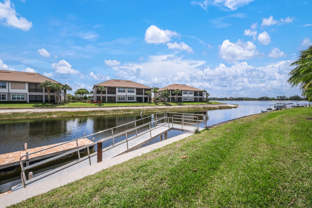 8810 Spinner Cove Ln, Naples, FL 34120