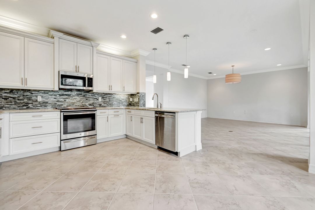 3430 Tigris Ln, Naples, FL 34119