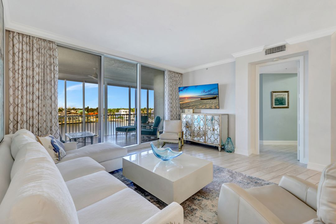 410 Flagship Dr #501, Naples, FL 34108