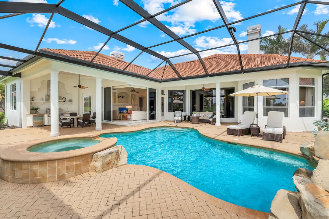 7511 Hogan Ct, Naples, FL 34113