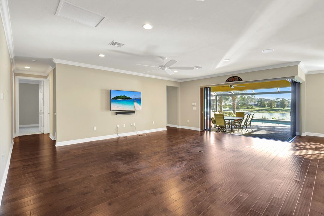 11807 Dixon Dr, Fort Myers, FL 33913