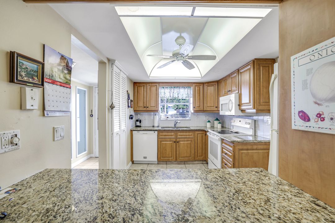 12 Watercolor Cir #12, Naples, FL 34113