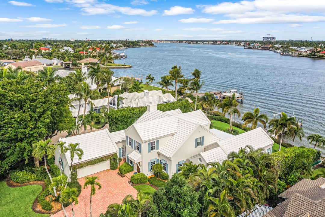 901 Galleon Dr, Naples, FL 34102