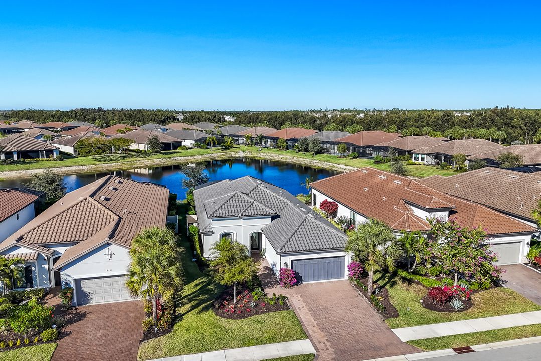 8262 Promoso Ct, Naples, FL 34114