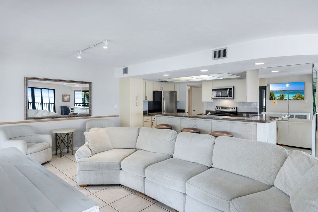 9653 Gulf Shore Dr #303, Naples, FL 34108
